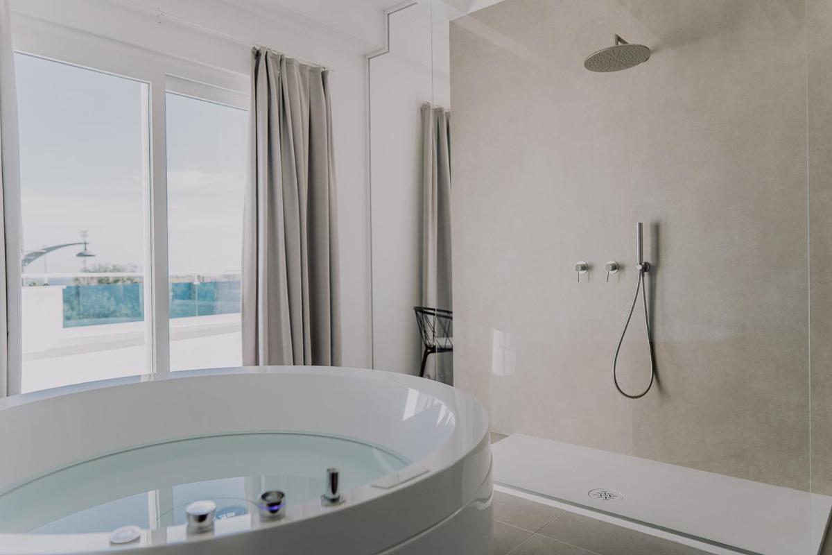 Suite Donna Edwige By Monholiday Monopoli Buitenkant foto