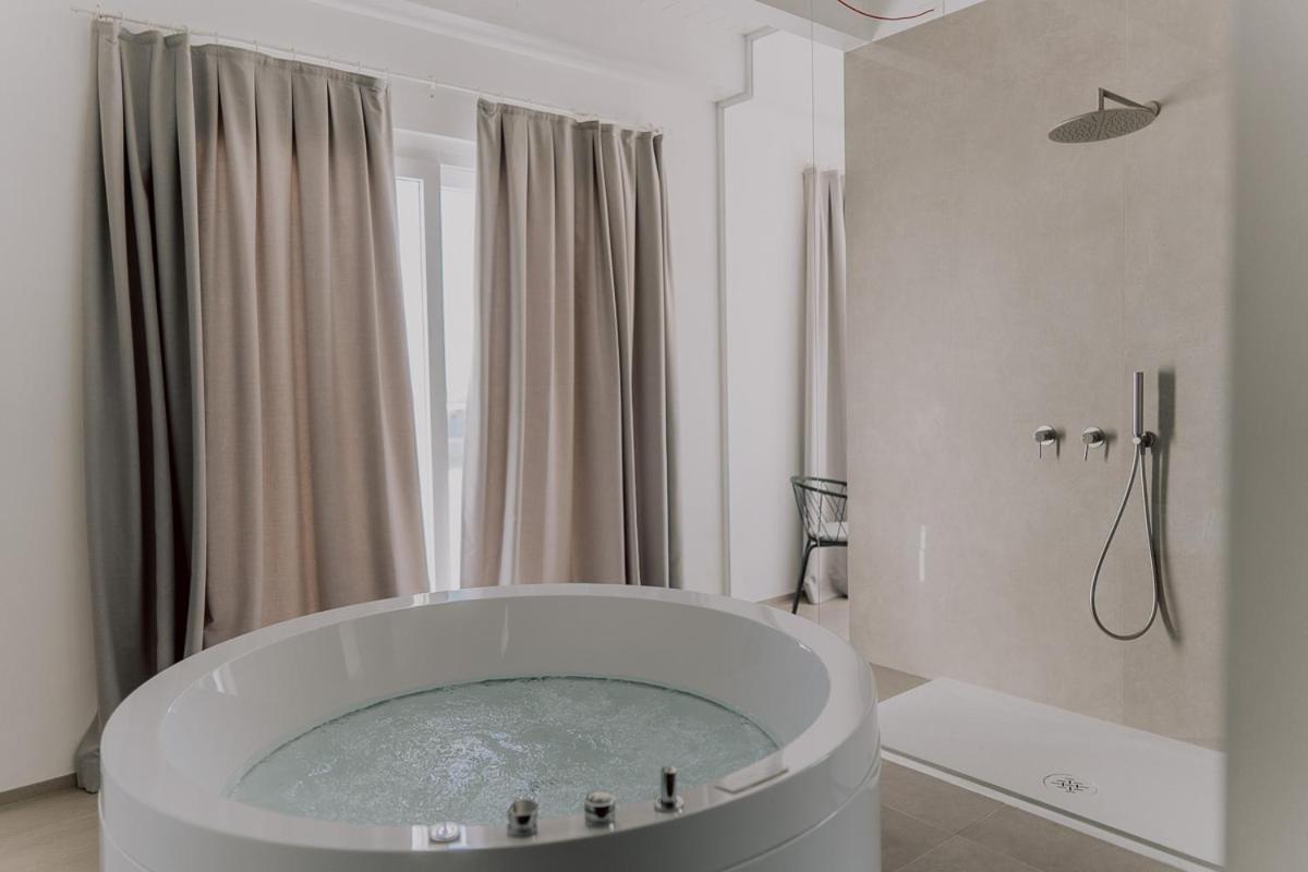 Suite Donna Edwige By Monholiday Monopoli Buitenkant foto